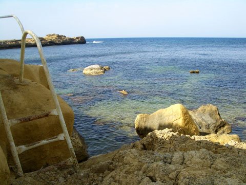 [beach+near+gozo+hostel+3.sm.jpg]