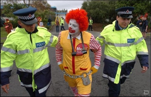 1264476813_costume_guys_arrested_00