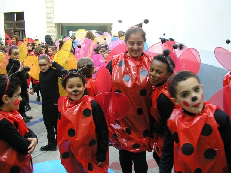 DISFRAZ ESCOLAR DE MARIQUUITA DISFRAZ ESCOLAR DE MARIQUITA