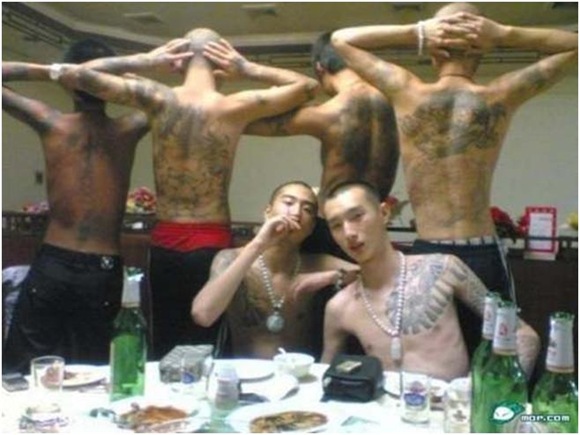 Las tríadas chinas Las tríadas chinas