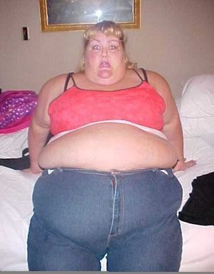 fat-woman-zipping-up-pants-2 fat-woman-zipping-up-pants-2
