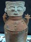 if kristen wiig were a zenú funerary vase...