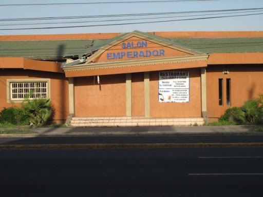 Salon emperador fachada caida