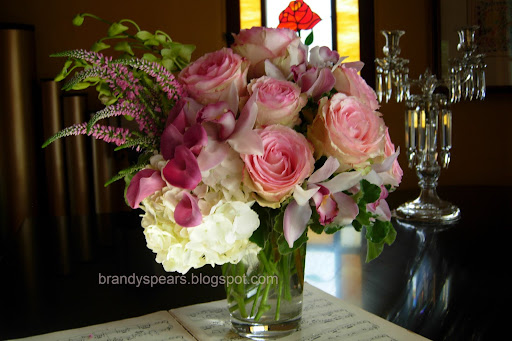 wedding flowers diy Photo Round vase of hydrangea cymbidium and 
