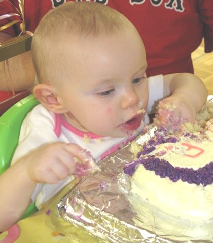 [1st birthday Bella cake facegetting started10[3].jpg]