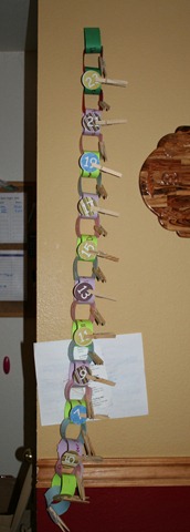 [2010-12-01 Paper chain[5].jpg]