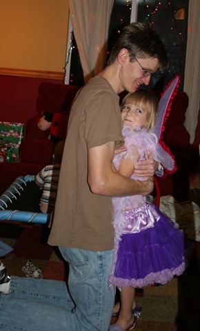 [2010-12-21 Daddy and Daughter Dancing[4].jpg]