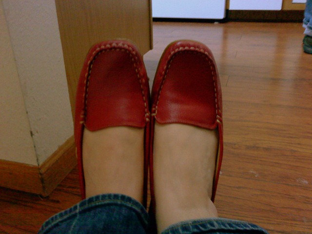 [2011-02-18 Ruby Red Slippers[3].jpg]