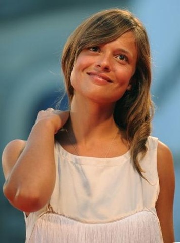 [valeriabilello15.jpg]