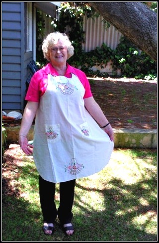 [Annie in her apron - 1930's [640x480][4].jpg]