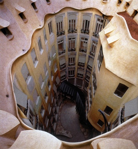 [gaudi06[5].jpg]