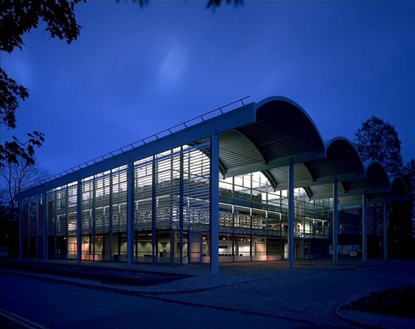 [Cranfield-University-Librar-Cranfield-norman-foster-arquitectura-contemporanea-neo-arquitectura[5].jpg]