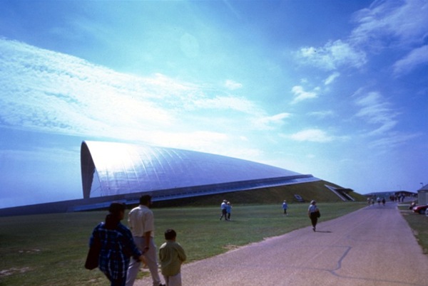 [American-Air-Museum-Cambridge-United-high-tech-arquitectura-contemporanea-norman-foster-neo-arquitectura[5].jpg]