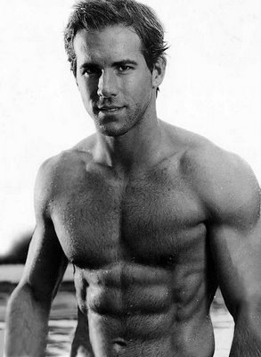 [ryanreynoldsshirtless2.jpg]