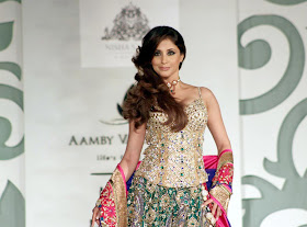 urmila matondkar rfor bridal fashion week actress pics
