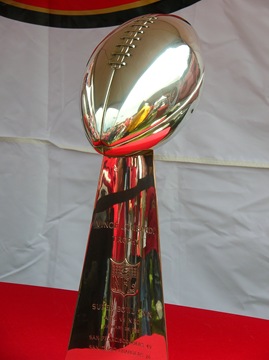 [Super_Bowl_29_Vince_Lombardi_trophy_at_49ers_Family_Day_2009[3].jpg]