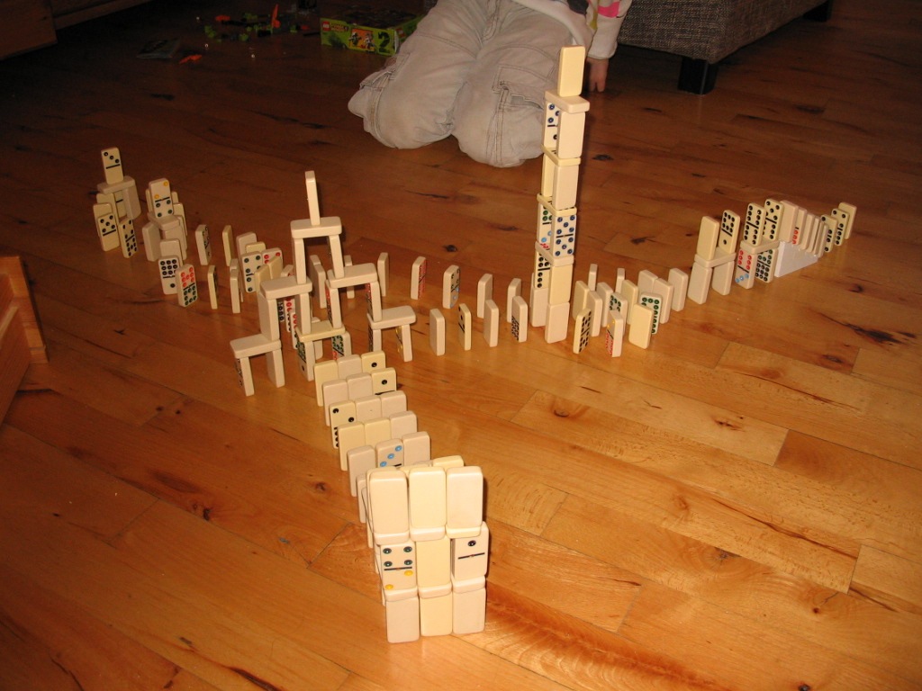 [090425 Domino 002[2].jpg]