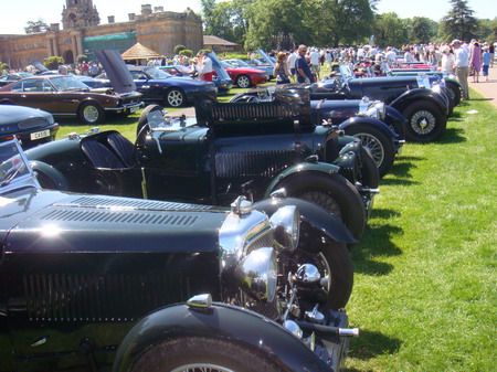 Exposição de automóveis antigos em Blenheim Palace