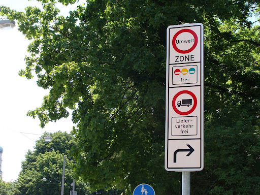 Hochoffiziell: Ab 1. Juli gehts nicht mehr ohne Feinstaubplakette in die Innenstadt von Augsburg.