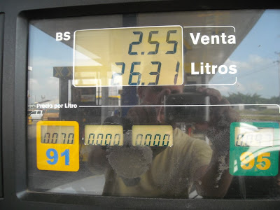 plein dessence au Venezuela (les litres sont en haut en Europe)