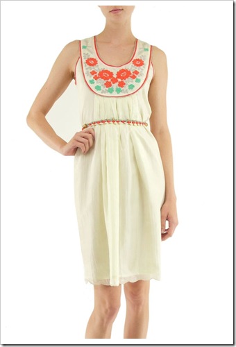 Dress w floral embroidery