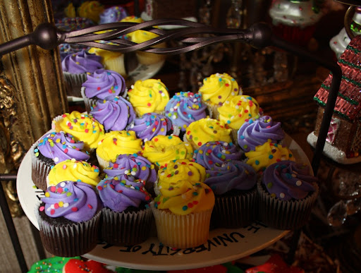 aig gold rush vbs. and purple and gold cupcakes