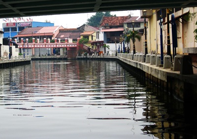 [Under Bridge[4].jpg]