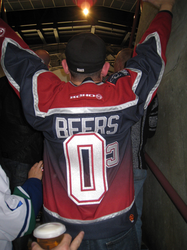 canucks_blackhawks_game6_11.jpg