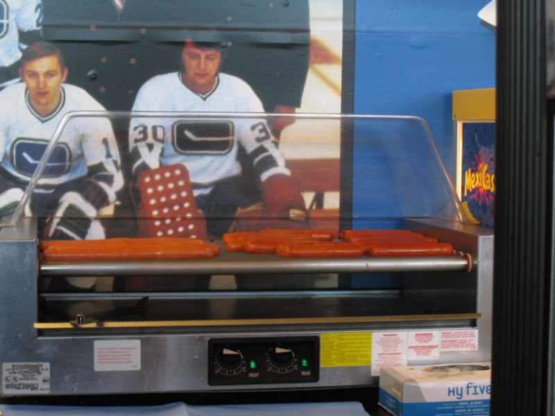 canucks_blackhawks_game6_2.jpg