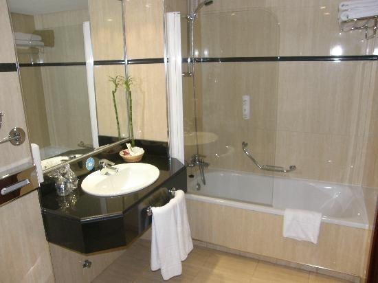 [decoracion-banos-pequenos-3gd[5].jpg]