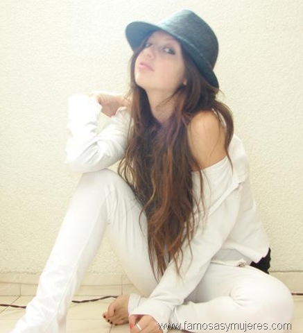 [Famosas-y-Mujeres-inteligentes-sexis[6].jpg]