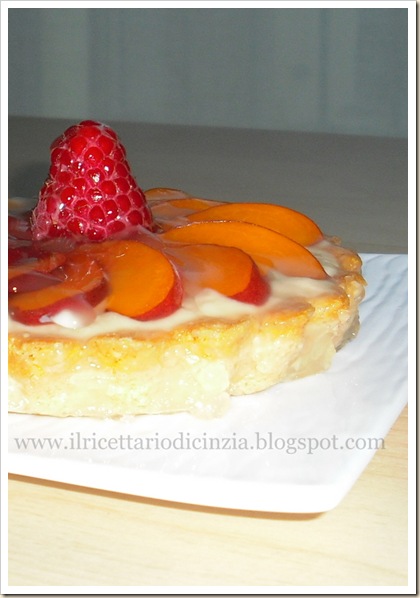 Tartellette alle albicocche nere al profumo di prosecco Tartellette alle albicocche nere al profumo di prosecco