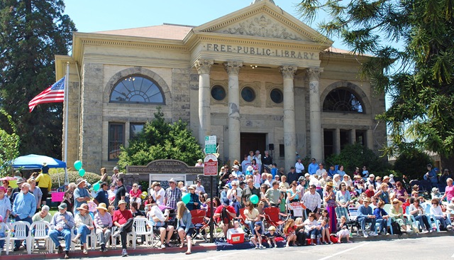 [librry crowd[4].jpg]