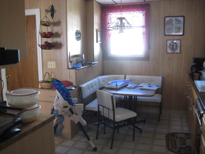 The kitchen table area