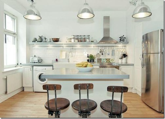 casa de valentina - via Home Sweet Home - cozinha aberta com bancos vintage