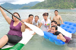 Mandi di pantai Sikuai.JPG