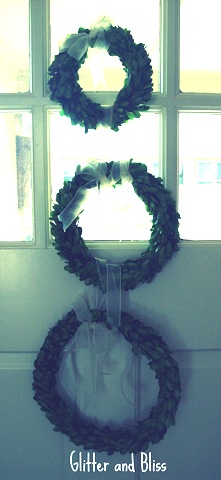 [3 wreaths[17].jpg]
