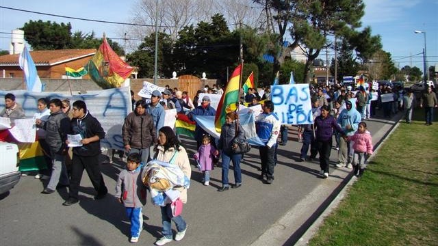 [Marcha Comunidad Boliviana.jpg]