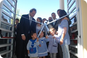 Scioli inaugurando Jardín de Infantes Nº 916 en Mar de Ajó