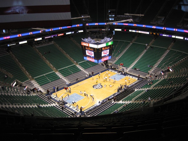 [BYU - SF bball 006[2].jpg]