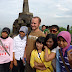 P1000460.JPG, Alex mobbed by local tourists!, Yogyakarta