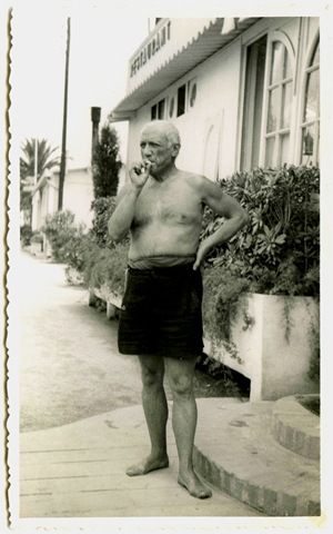 [Pablo Picasso em Golf-Juan, Agosto de 1951_[4].jpg]