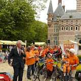4 burgemeester G. Noordewier heet ons welkom.JPG