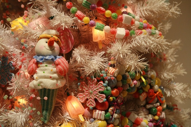 [MM-snowmancandytreeR[4].jpg]