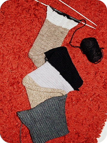 [knitting[4].jpg]