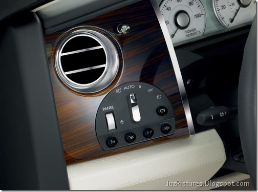 2011-Rolls-Royce-Ghost-19
