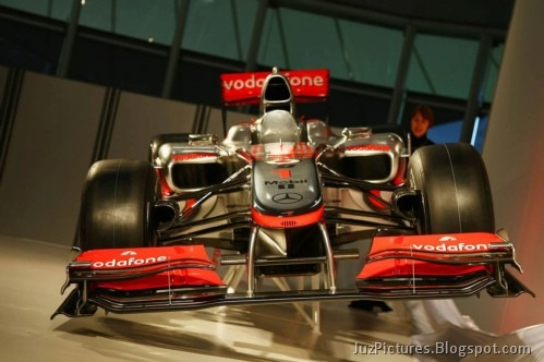 [McLaren-MP4-25-5[3].jpg]