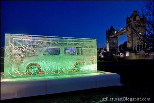 [Nissan-Cube-Ice-Sculpture[2].jpg]