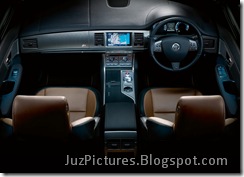 2010-Jaguar-XFR-dashboard-1