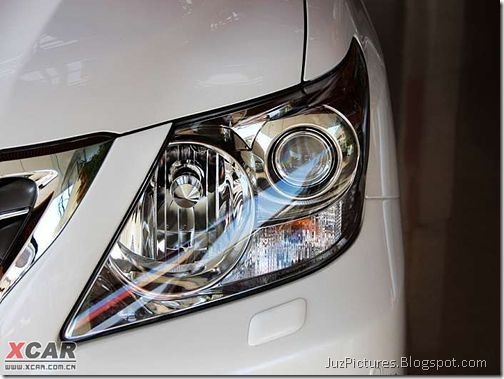 2010-Toyota-Land-Cruiser-Prado-White-headlights